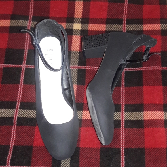 NWOT Nicole Heels - Picture 2 of 4